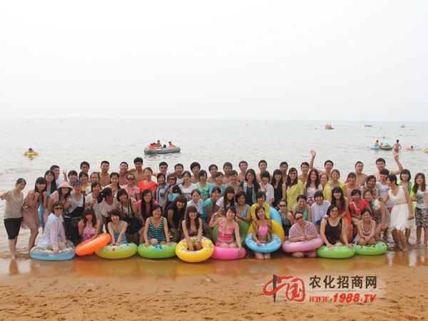 海邊集體合影