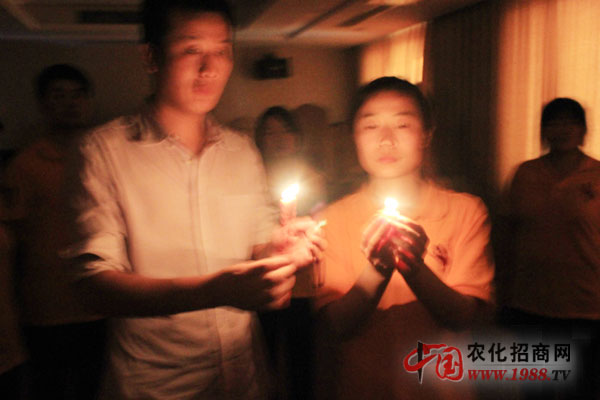 無論在什么時(shí)候,我們都要點(diǎn)亮心靈之燈