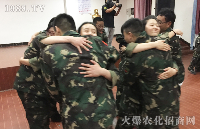 只要不死,就堅(jiān)持住