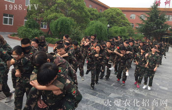為了家庭、孩子、自己,我們必須全力以赴面對(duì)生活的挑戰(zhàn)!
