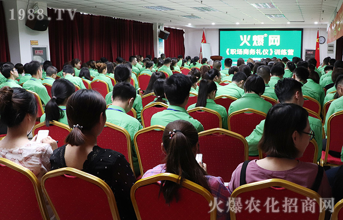 不斷進步,追求——端午商務(wù)禮儀培訓(xùn)總結(jié)