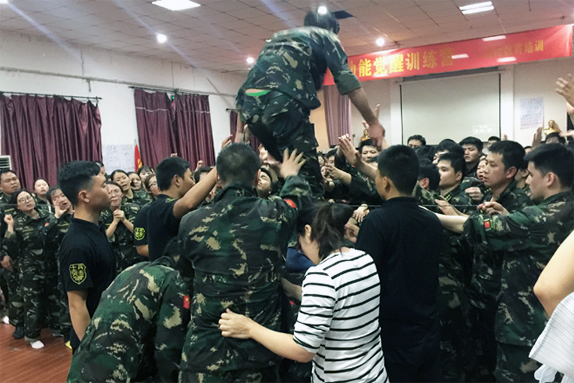 成功路上充滿荊棘，團結(jié)一心，終讓我們所向披靡！