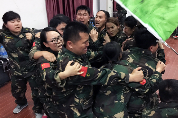 不輕言放棄，是對夢想的執(zhí)著；不輕易服輸，是對成功的渴望！